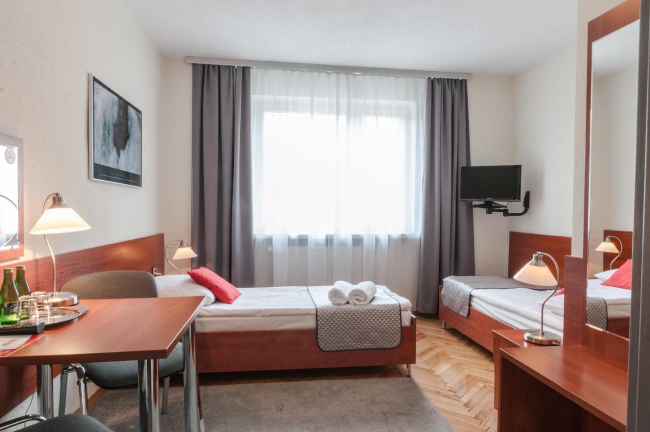 Hotel Komes Skarżysko-Kamienna Kültér fotó