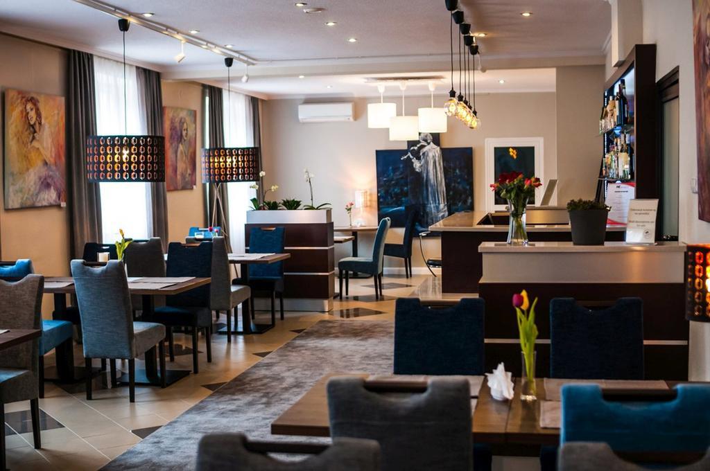 Hotel Komes Skarżysko-Kamienna Kültér fotó