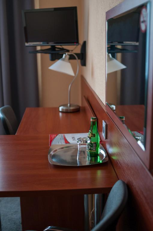 Hotel Komes Skarżysko-Kamienna Kültér fotó