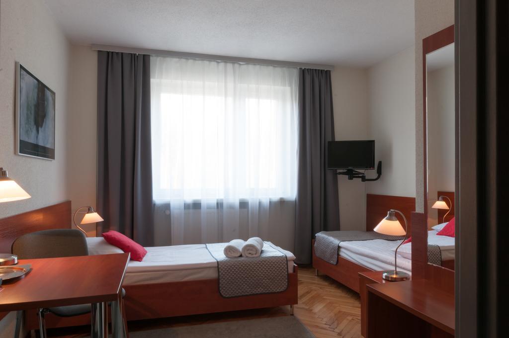 Hotel Komes Skarżysko-Kamienna Kültér fotó
