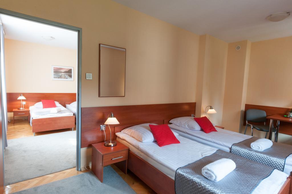 Hotel Komes Skarżysko-Kamienna Kültér fotó
