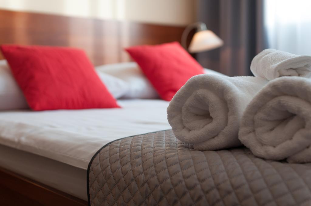 Hotel Komes Skarżysko-Kamienna Kültér fotó