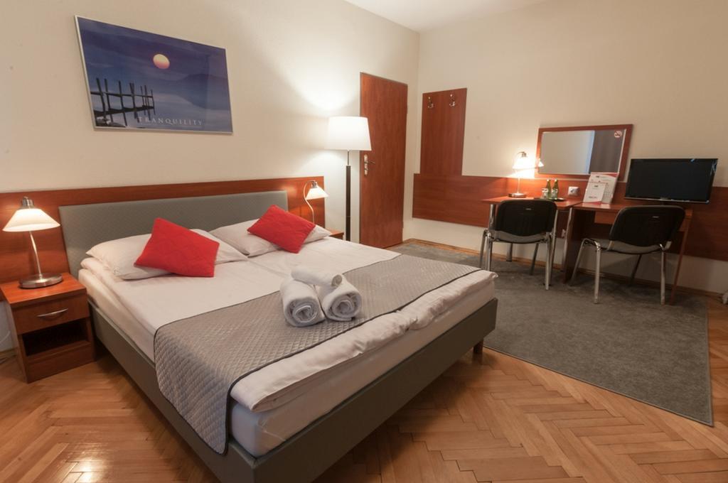 Hotel Komes Skarżysko-Kamienna Kültér fotó